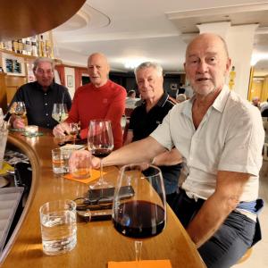 an der Bar am Abend